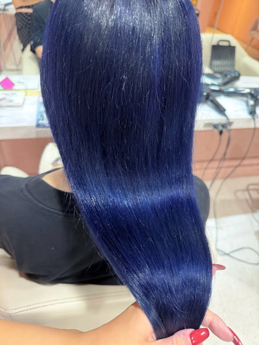 ロング カラー ブルーカラー ネイビーカラー Chérie Honokaのヘアスタイル