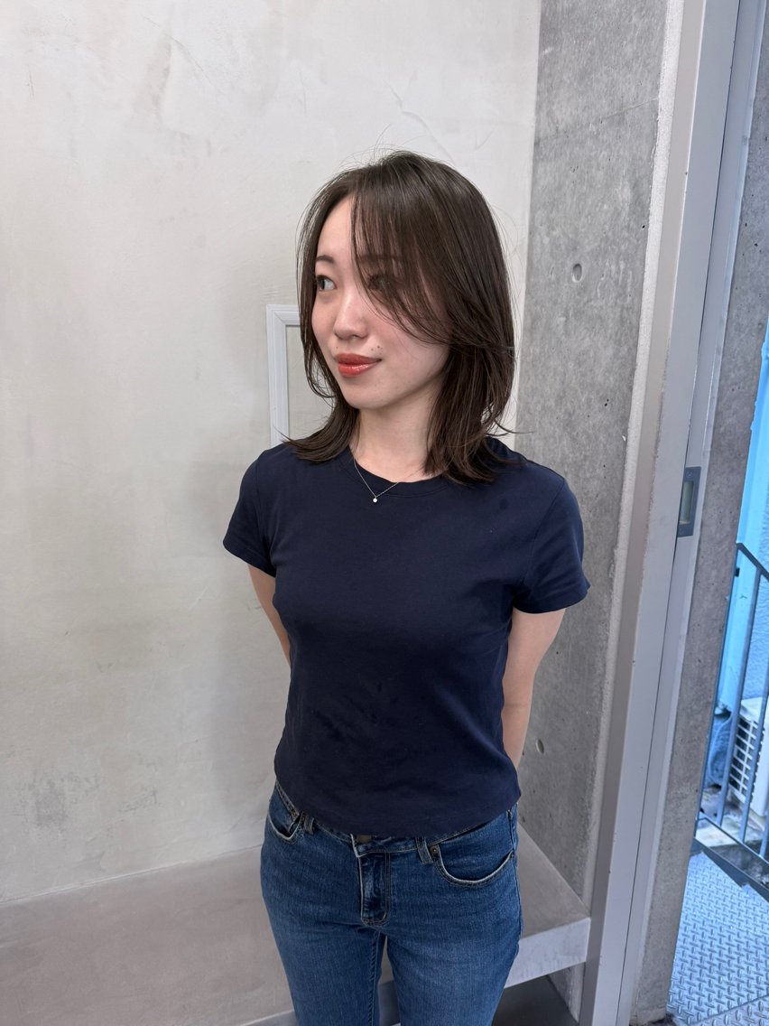 ミディアム カラー ミディアムレイヤー アッシュ ベージュカラー ブリーチ 透明感カラー カット ヘアカラー トリートメント 誰より丁寧なカット/ 小林輝/レイヤーのヘアスタイル