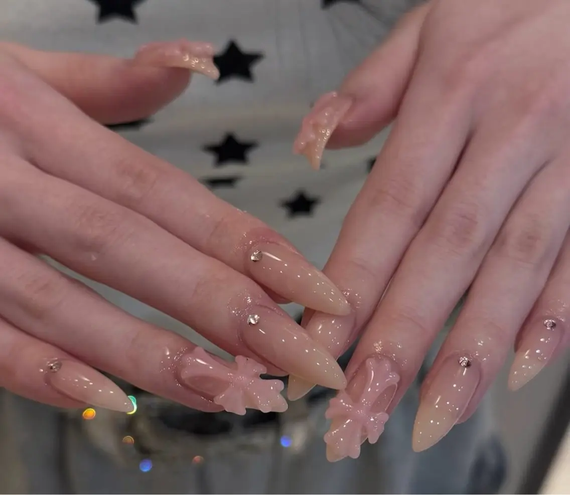 ネイル キラキラネイル 韓国ネイル ロングネイル ワンカラーネイル ワンホンネイル ハンドネイル Rina Nail.Novaのネイルデザイン