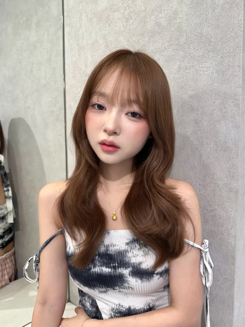 セミロング カラー ブリーチ ブリーチなしカラー レイヤーカット カット ヘアカラー トリートメント ハッシュカット/ 水光艶カラー/RINのヘアスタイル