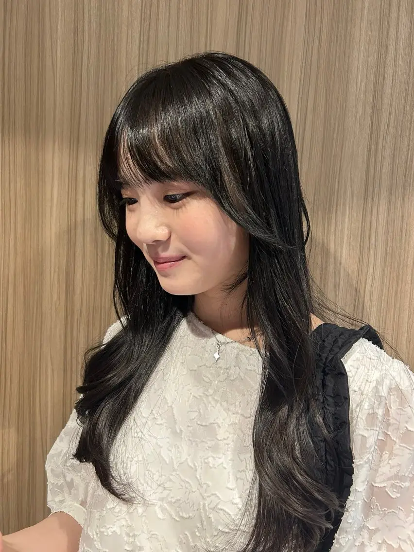 ロング ヘアカラー 鍛治 美月稀のヘアスタイル