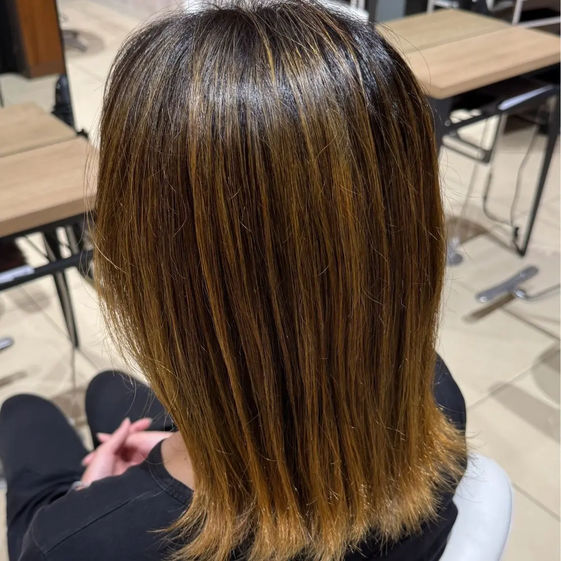 カラー バレイヤージュ オレンジ 辻屋 涼香のヘアスタイル
