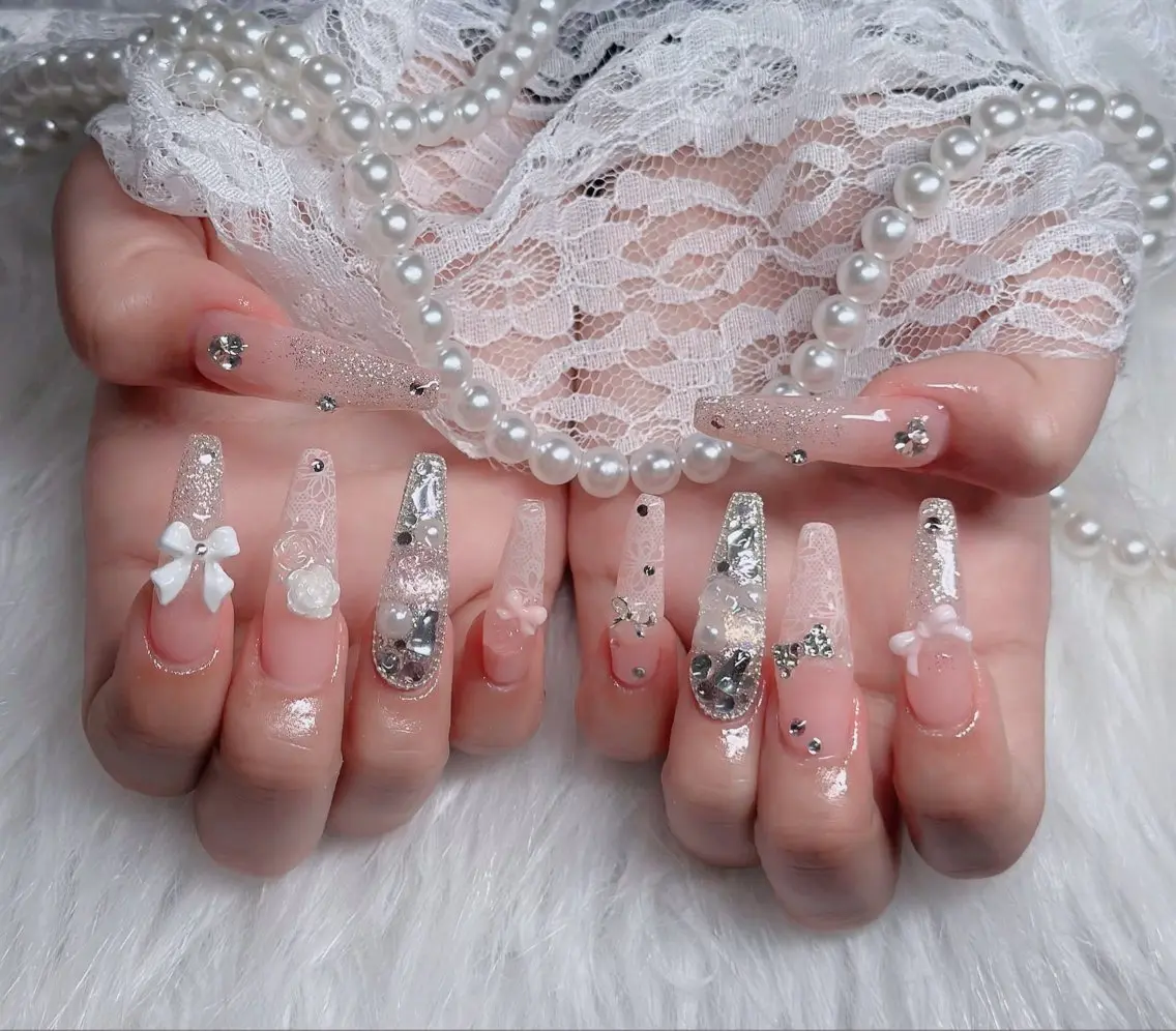 ネイル オーロラネイル フレンチネイル ジェルネイル ハロウィン キラキラネイル H.baby Nail Salonのネイルデザイン