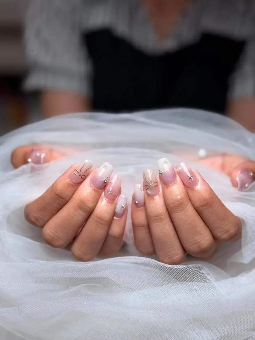 ネイル アートネイル 長さ出し ジェルネイル 韓国ネイル マグネットネイル ハンドネイル Cloudy Chan Nailのネイルデザイン