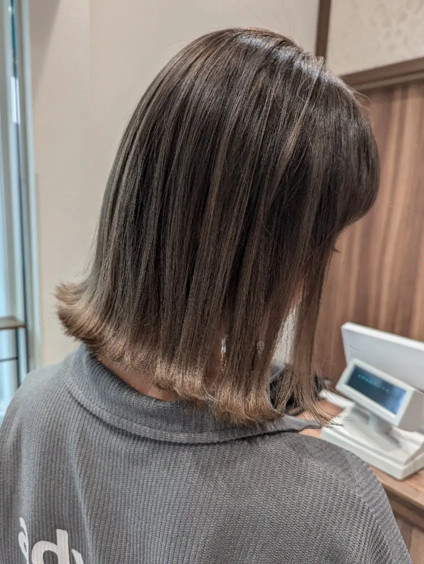 ミディアム カラー バレイヤージュ ボブ レイヤーカット 外ハネヘア ヘアカラー トリートメント 🩶ハイライトカラー 🩶ASH西葛西鈴木のヘアスタイル