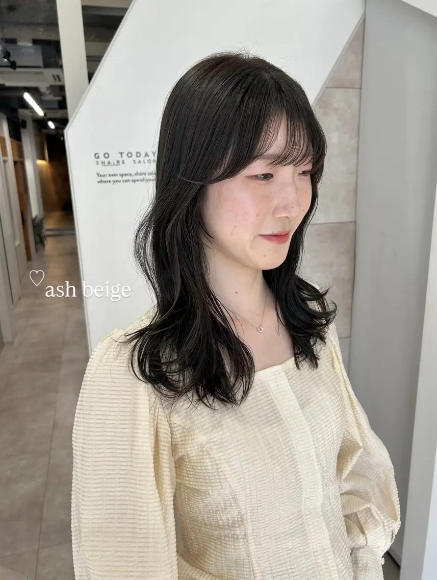 ロング カラー アッシュ ベージュカラー 透明感カラー カット ヘアカラー SAKINO ベージュカラーのヘアスタイル