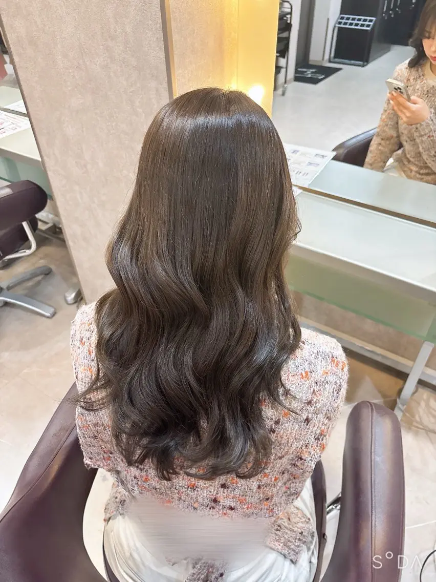 ロング カラー 浦川 まどかのヘアスタイル