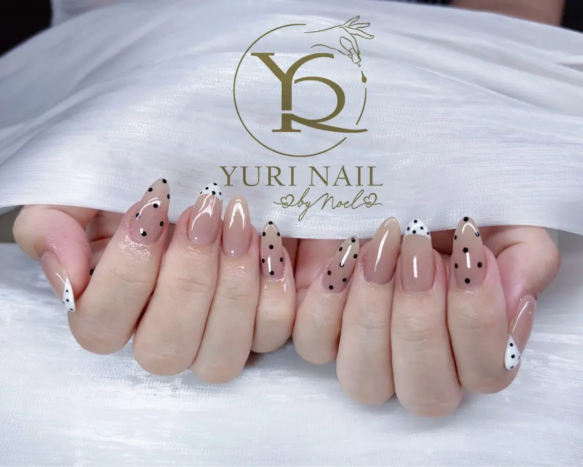 ネイル ハンドネイル フットネイル ハンドケア YURI Nail NARITAのネイルデザイン