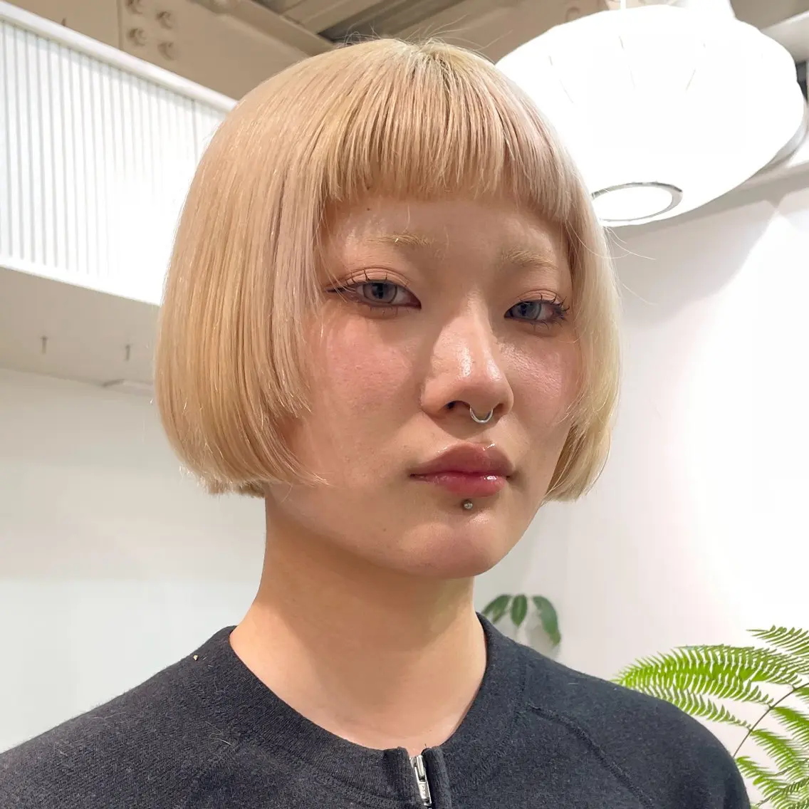 ショート カラー ブロンド ホワイトブロンド ヘアカラー トリートメント ヘアセット ハイトーン×レイヤー ／遠藤将太のヘアスタイル