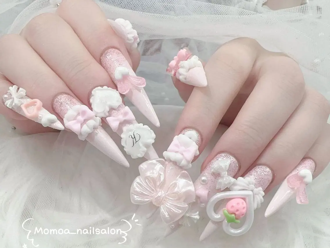 ネイル キラキラネイル 韓国ネイル スカルプネイル ハンドネイル MoMoA Nail ネイル長さ出し専門店のネイルデザイン