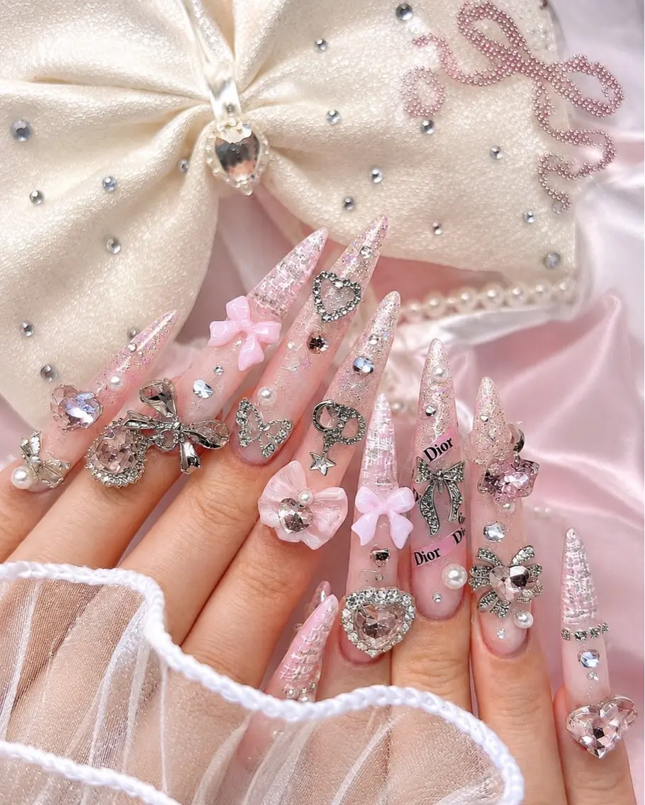 ネイル オーロラネイル フレンチネイル ジェルネイル グラデーション 韓国ネイル ハンドネイル ハンドケア Luci Nail Shinokuboのネイルデザイン