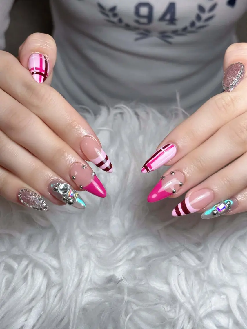 ネイル チークネイル ドット フレンチネイル グラデーション ハート ハンドネイル Julli NailStudioのネイルデザイン