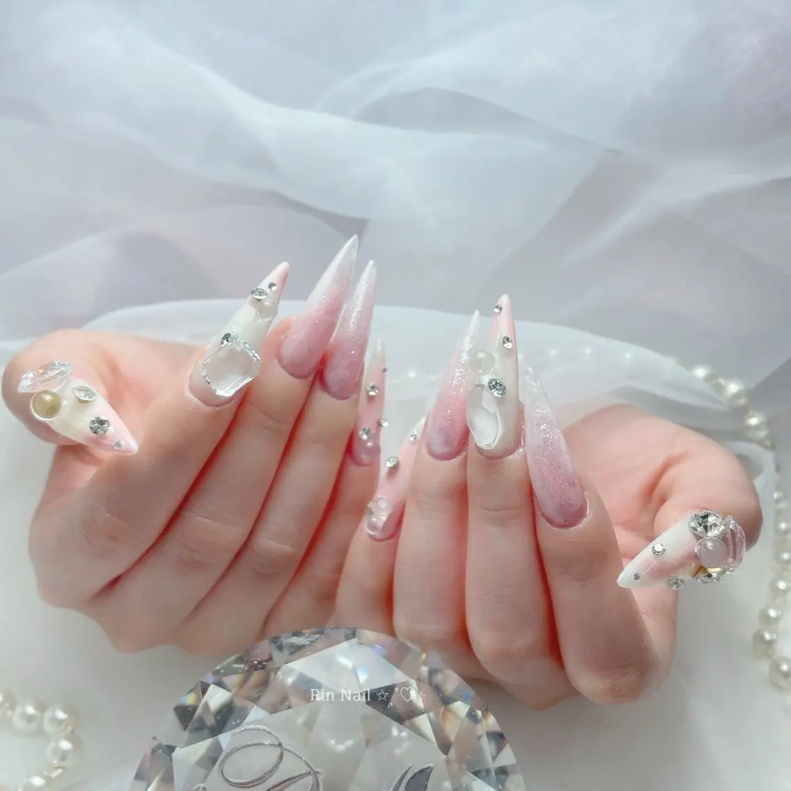 ネイル オーロラネイル ブラウン チークネイル フラッシュネイル フラワーネイル ハンドネイル Rin Nail 新大久保店のネイルデザイン