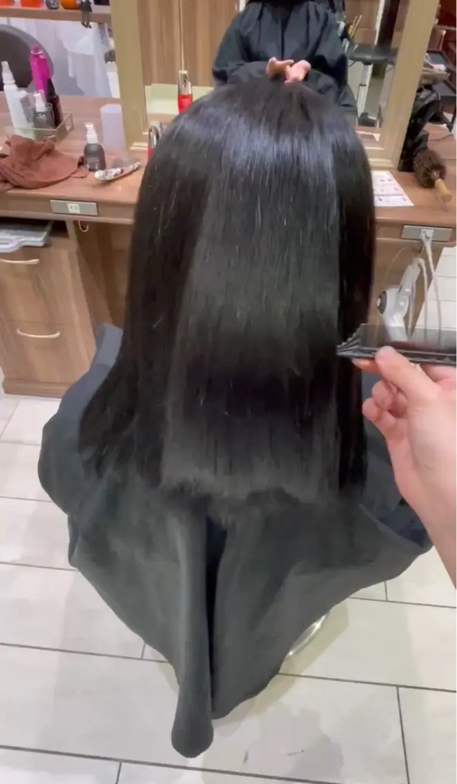 セミロング カラー 透明感カラー トリートメント 根本 弥英のヘアスタイル