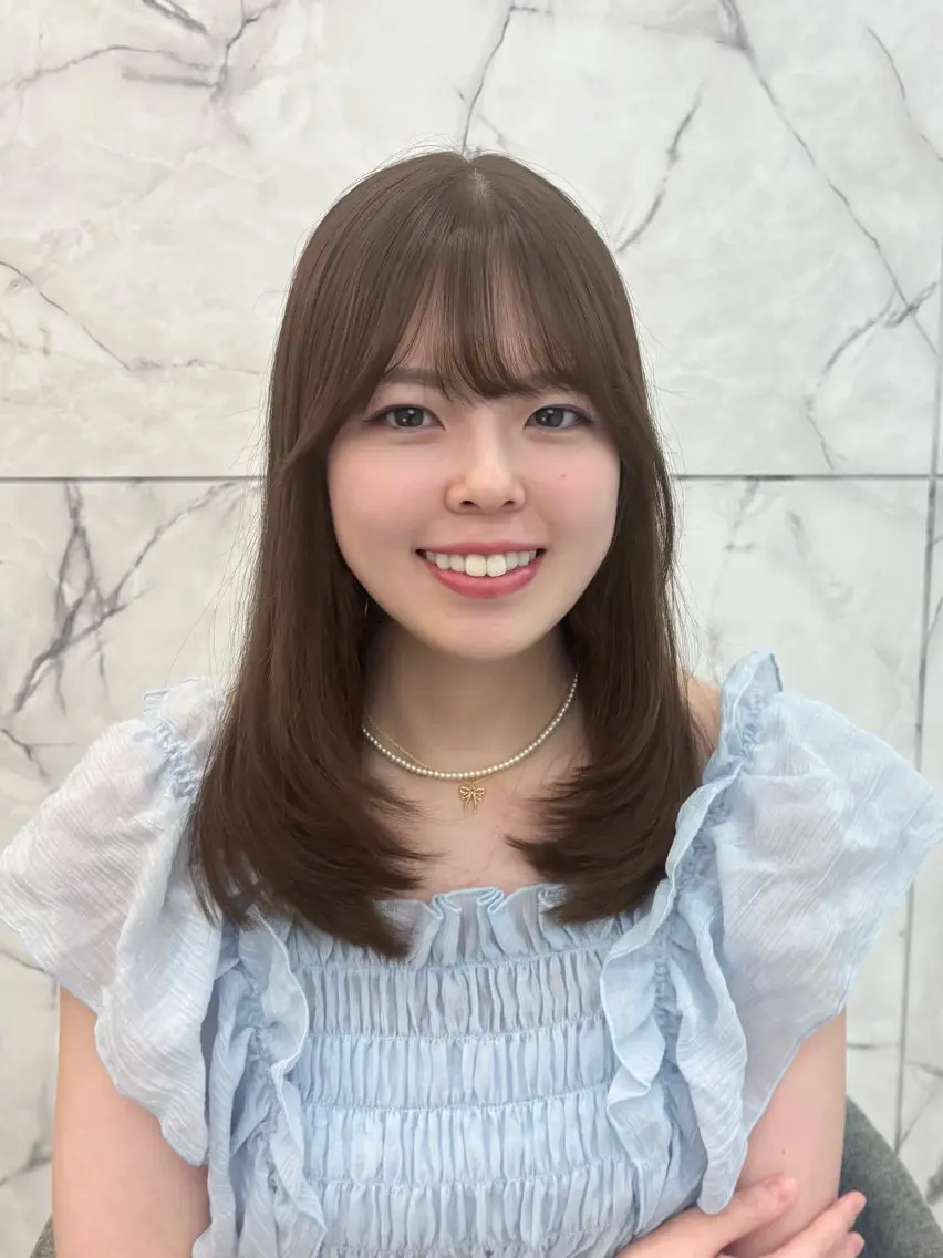 ミディアム mei / レイヤー 顔まわり 🤍のヘアスタイル