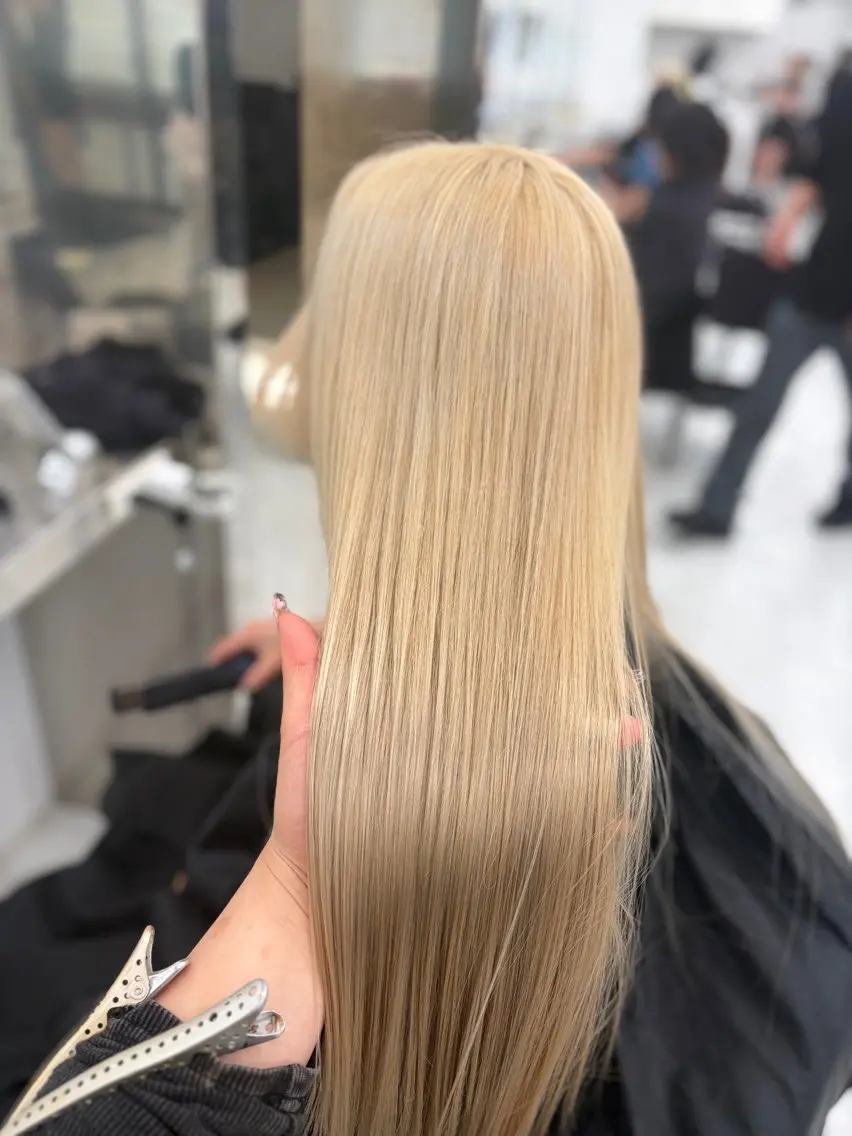 ロング ヘアカラー ヘアセット 艶髪ハイトーンカラー 渋谷🎀ririkaのヘアスタイル