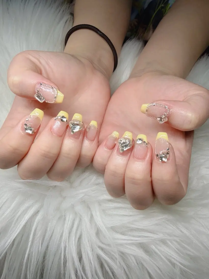 ネイル 長さ出し グラデーション 卒業式 キラキラネイル マグネットネイル Lee Nailsのネイルデザイン