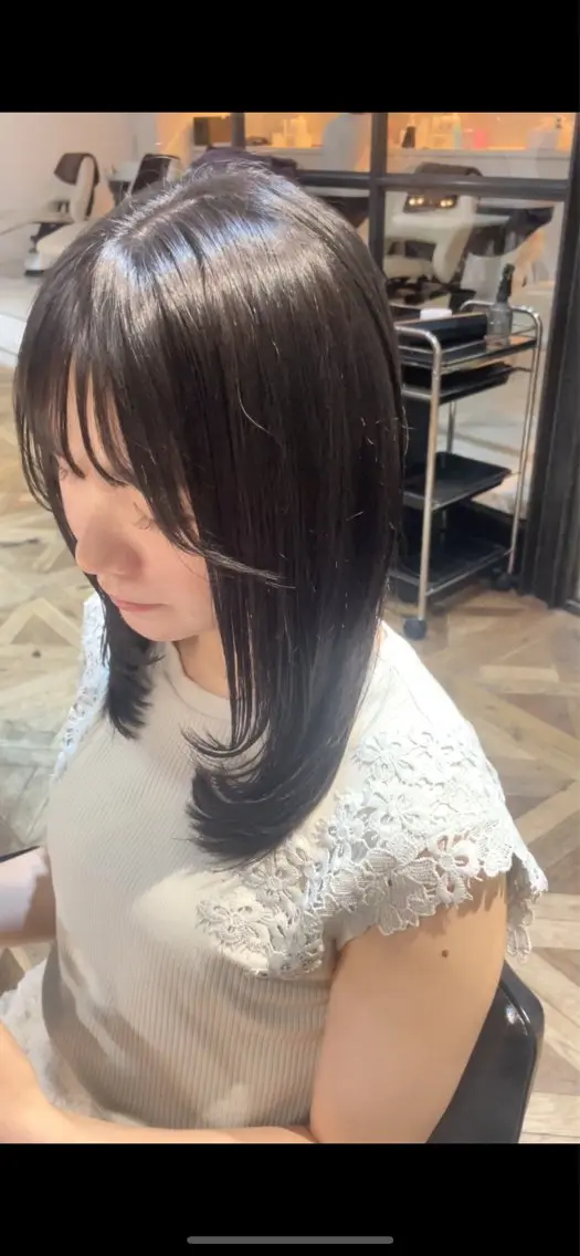 ミディアム カラー ミディアムレイヤー ブラウンカラー ダークブラウン レイヤーカット カット ヘアカラー トリートメント ご新規様限定 透明感カラーKANAのヘアスタイル