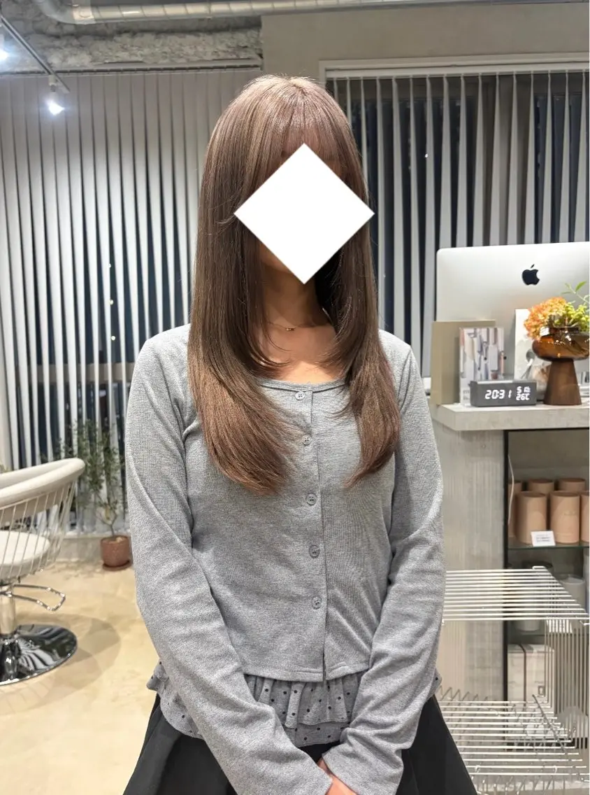 ロング ヘアカラー トリートメント くすみカラーUni. wakabaのヘアスタイル