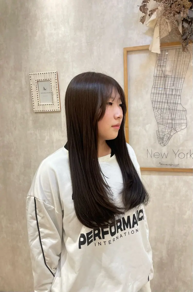 ロング 佐々木 彩羽のヘアスタイル