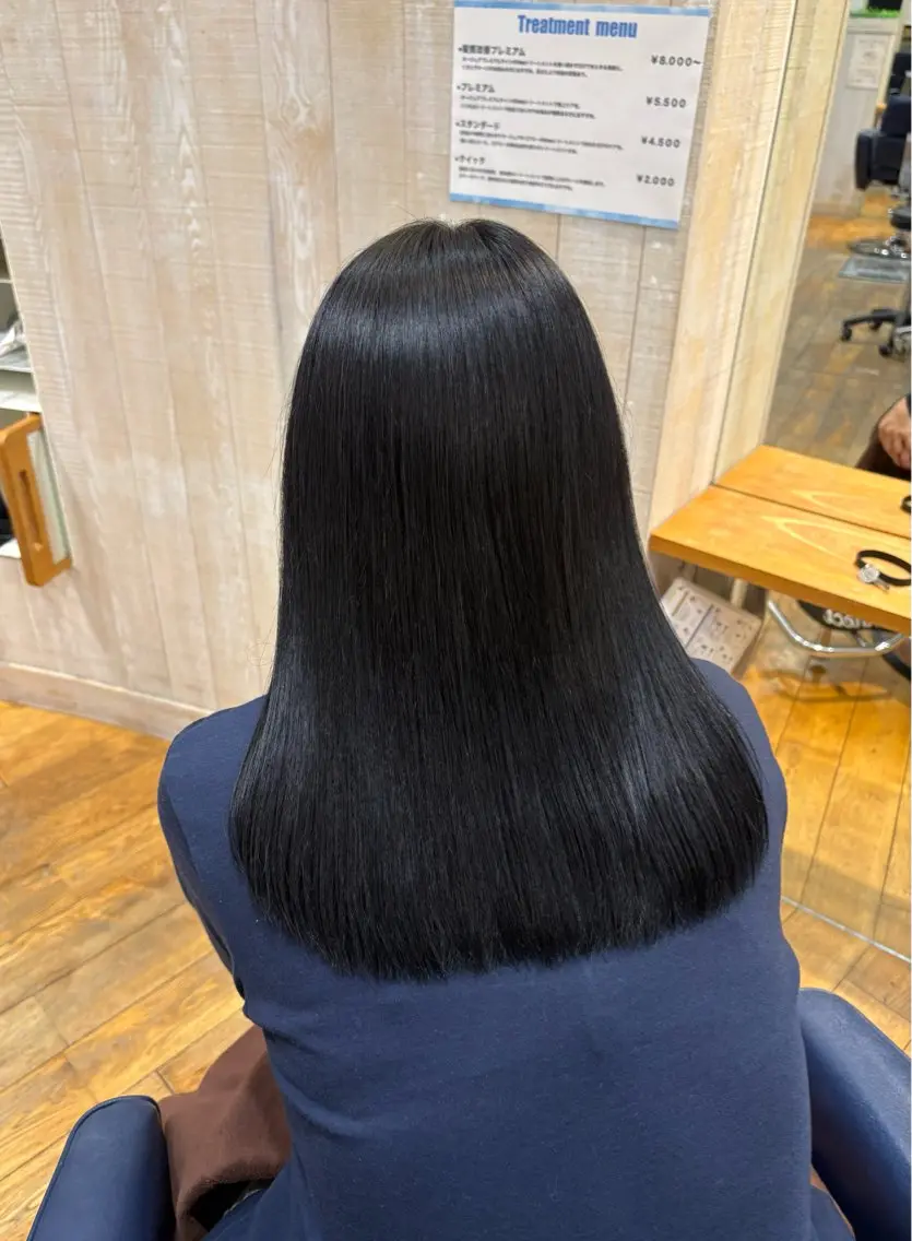 セミロング ヘアカラー 新屋 和花のヘアスタイル