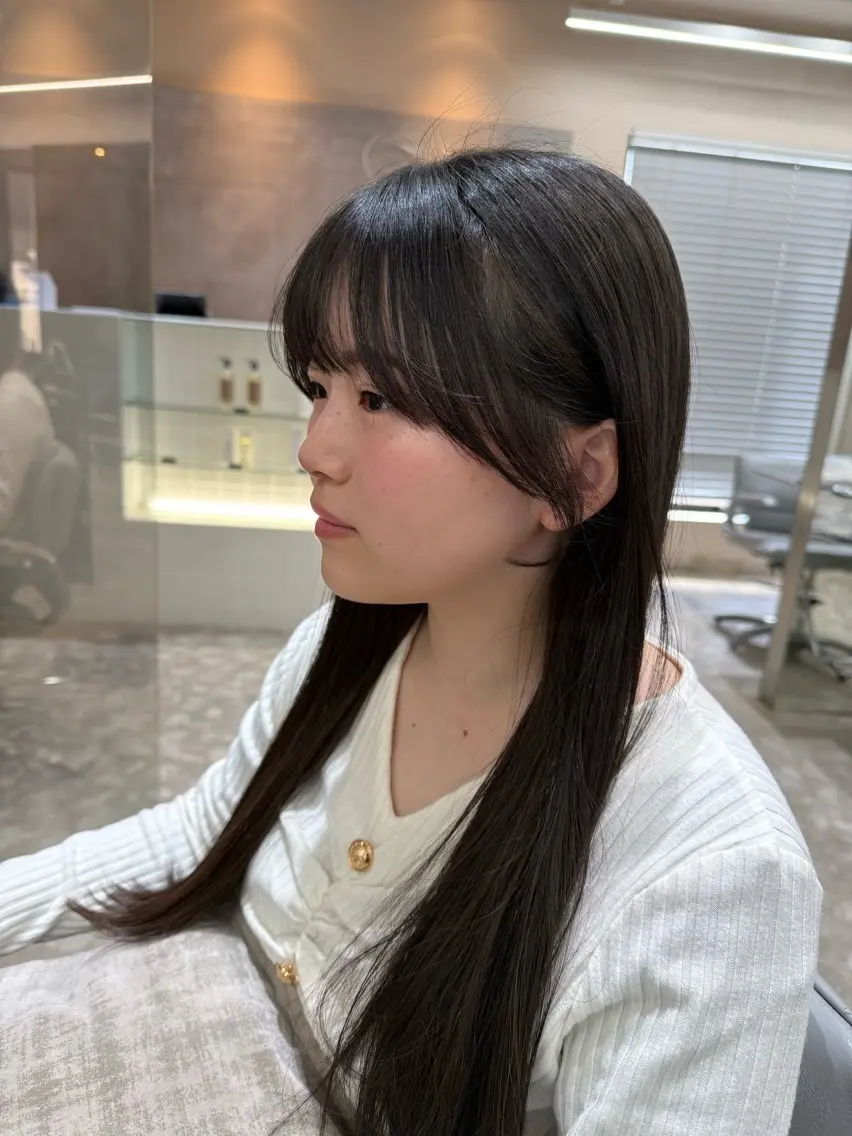 ロング 顔周りカット 🖤 Aya 🖤 Zina 梅田茶屋町のヘアスタイル
