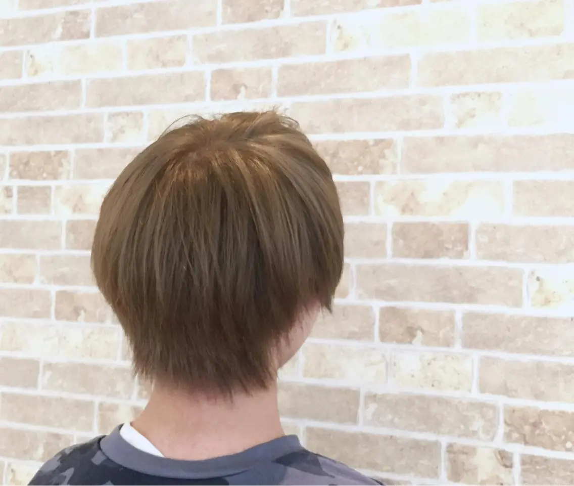 ショート カラー メンズ ベージュカラー ミルクティーベージュ 【髪質改善】 夏目結以のヘアスタイル