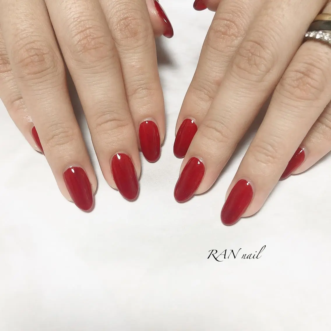 ネイル ジェルネイル オフィスネイル ワンカラーネイル パラジェル 赤色 ハンドネイル フットネイル RAN nailのネイルデザイン