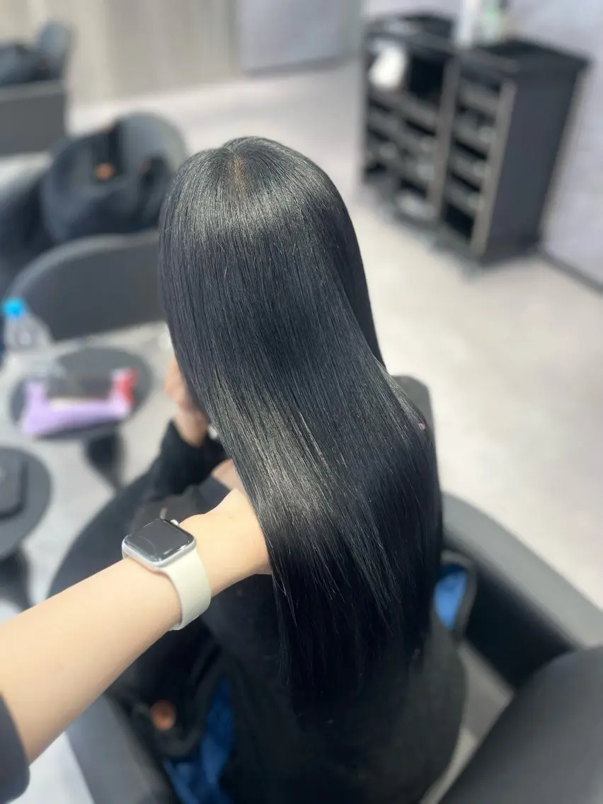【🉐本日2名様 限定 🉐】髪質改善縮毛矯正✨➕カット✂️➕ダメージレス艶カラー🥣💫の写真