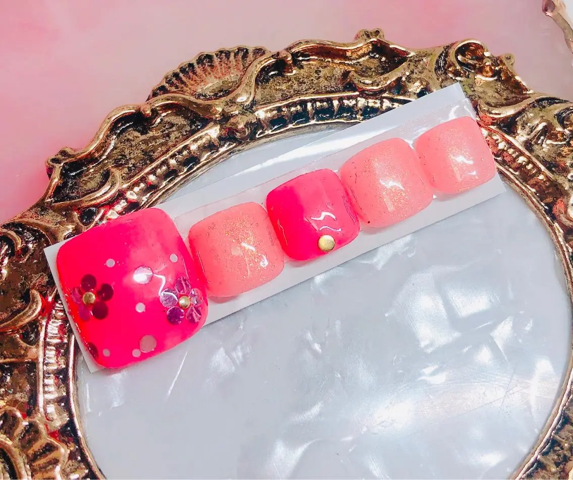 ネイル フットネイル フットネイル CROWN プライベートサロンのネイルデザイン