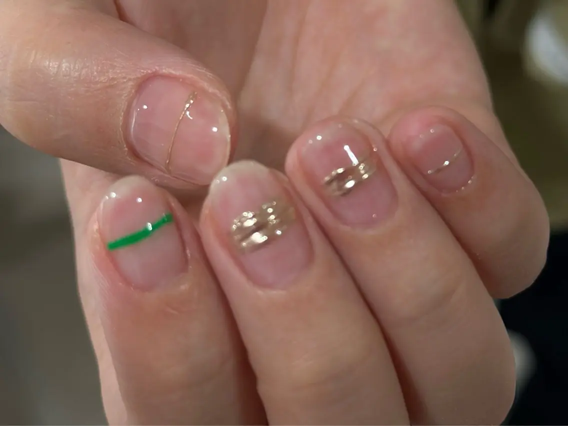 ネイル ゴールド グリーン ニュアンスネイル オフィスネイル シンプルネイル ANOVA アノヴァのネイルデザイン