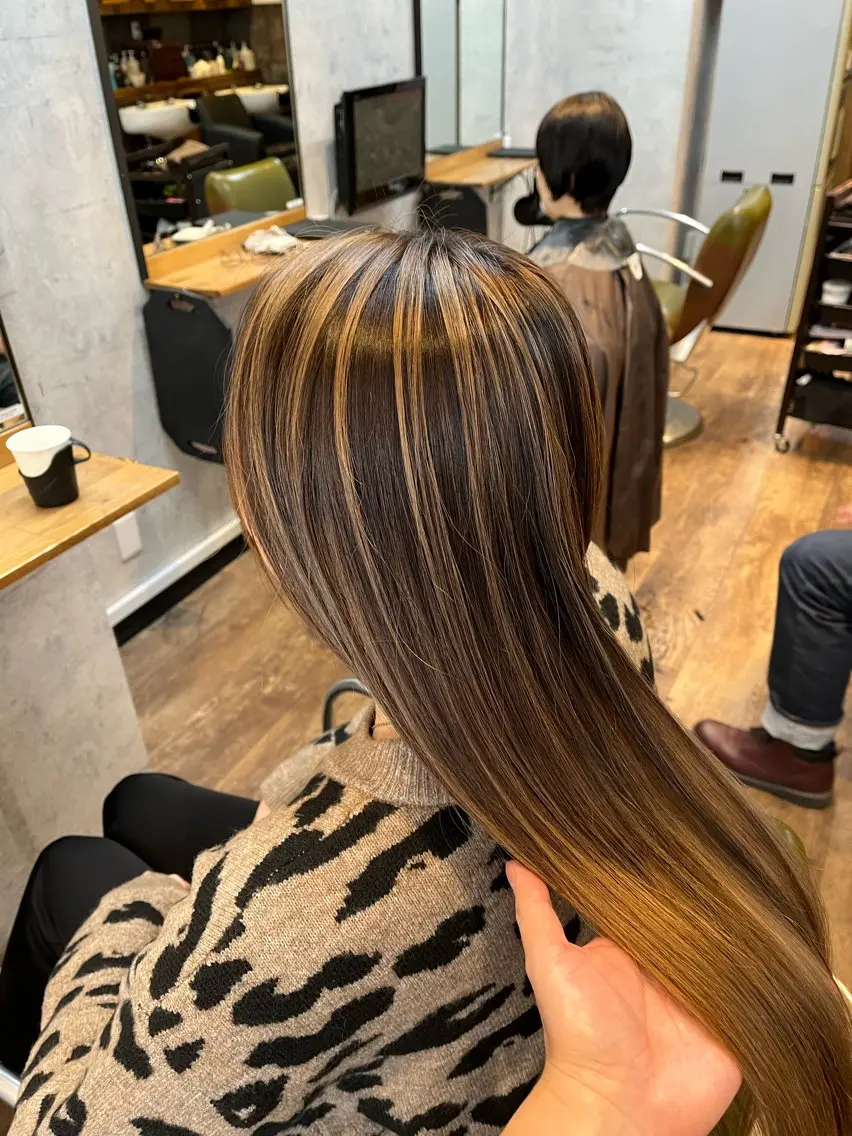 ロング カラー アッシュ バレイヤージュ ベージュカラー レイヤーカット ヘアカラー トリートメント 松井 敬太郎のヘアスタイル