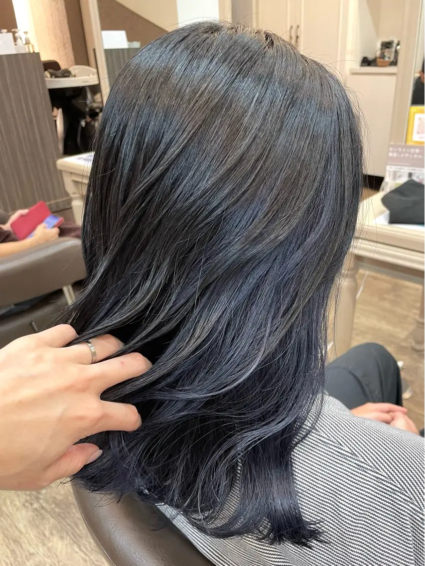 セミロング カラー 黒髪 ブルーカラー ブルーブラック メンズパーマ🌀/ 中村郁未のヘアスタイル