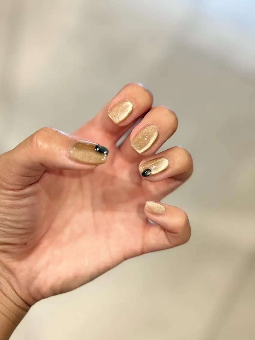 ネイル マグネットネイル ハンドネイル nail salon swaddle 🪽のネイルデザイン