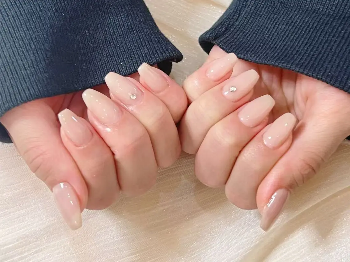 ネイル チークネイル 長さ出し フラワーネイル フレンチネイル ガーリー sun nail池袋 モデル募集のネイルデザイン