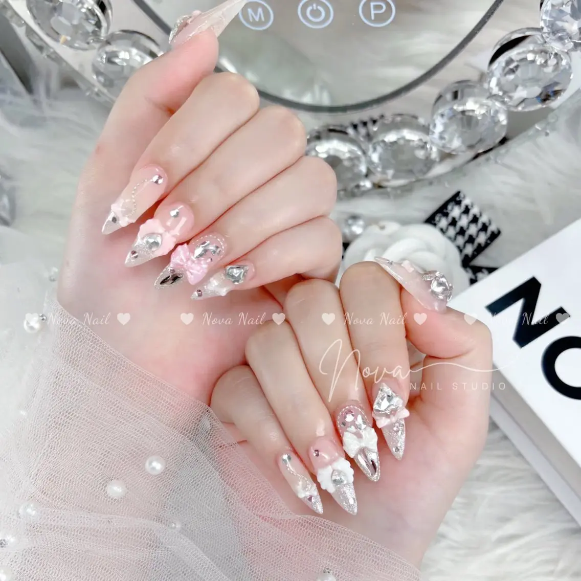 ネイル キラキラネイル 韓国ネイル 持ち込み スカルプネイル ワンホンネイル ハンドネイル ハンドケア Nova Nail Salonのネイルデザイン
