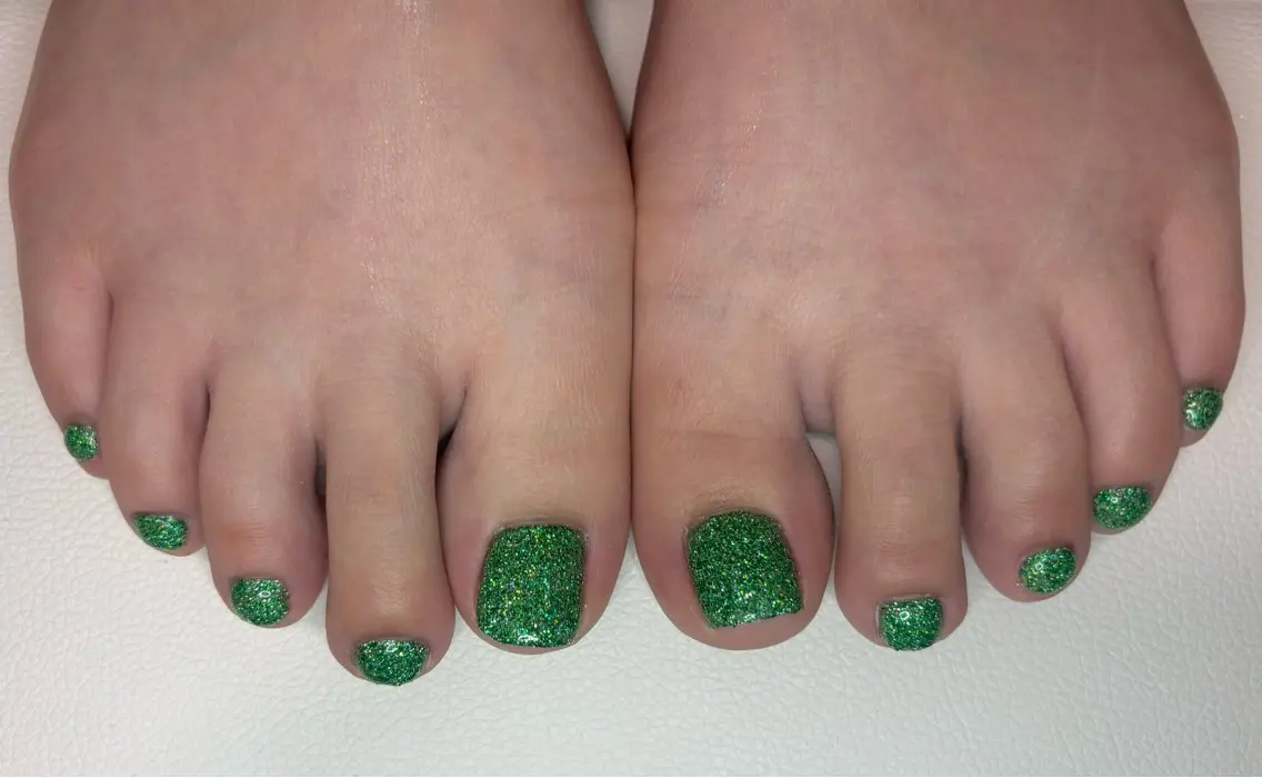 ネイル グリーン ラメ(グリッター) フットネイル NAILSALON ViViのネイルデザイン