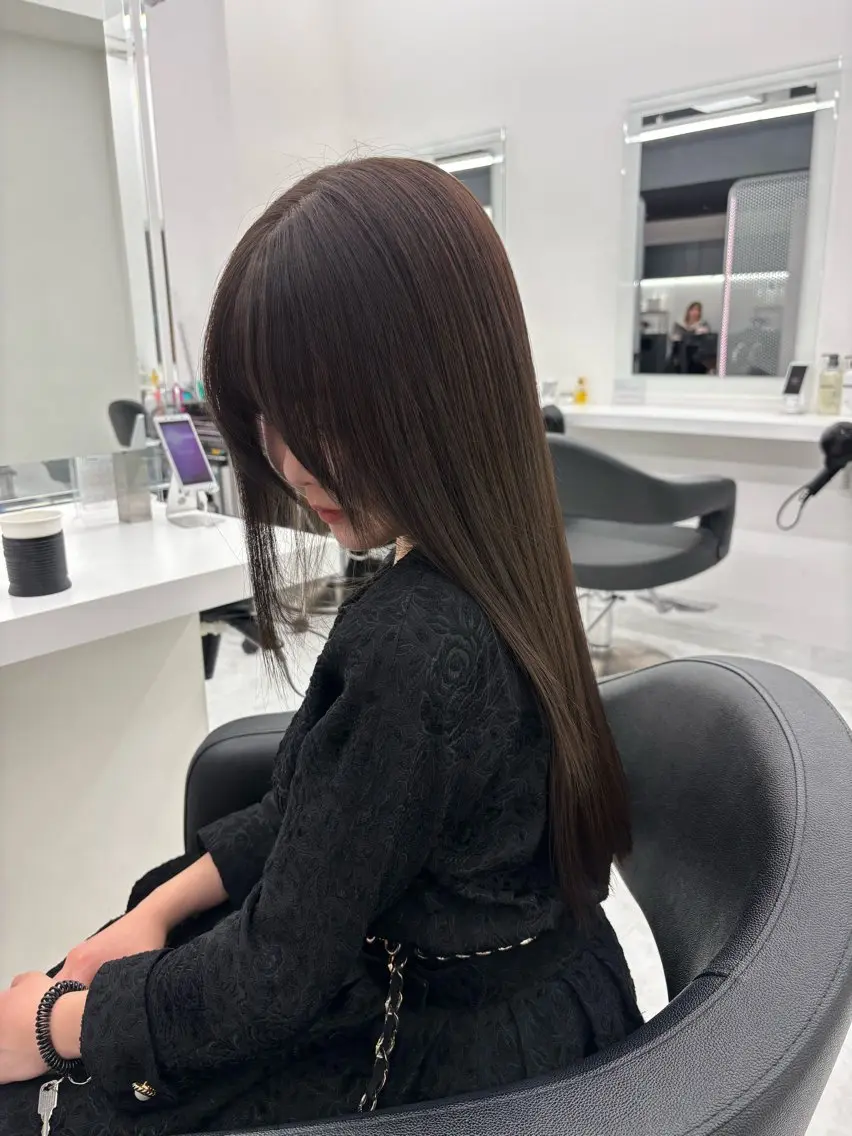 ロング カラー 抜け感レイヤー︴ ニュアンスカラーのヘアスタイル