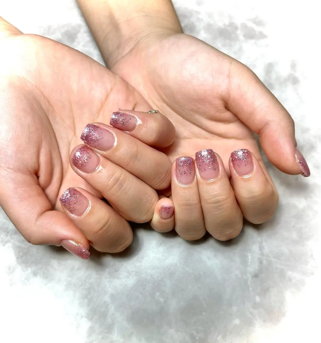 ネイル 成人式 ジェルネイル キラキラネイル 韓国ネイル ラメ(グリッター) nails' it...のネイルデザイン