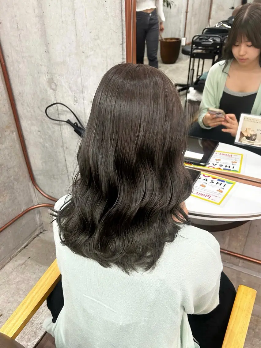 ロング カット 顔周りレイヤー/ ふわあいりのヘアスタイル