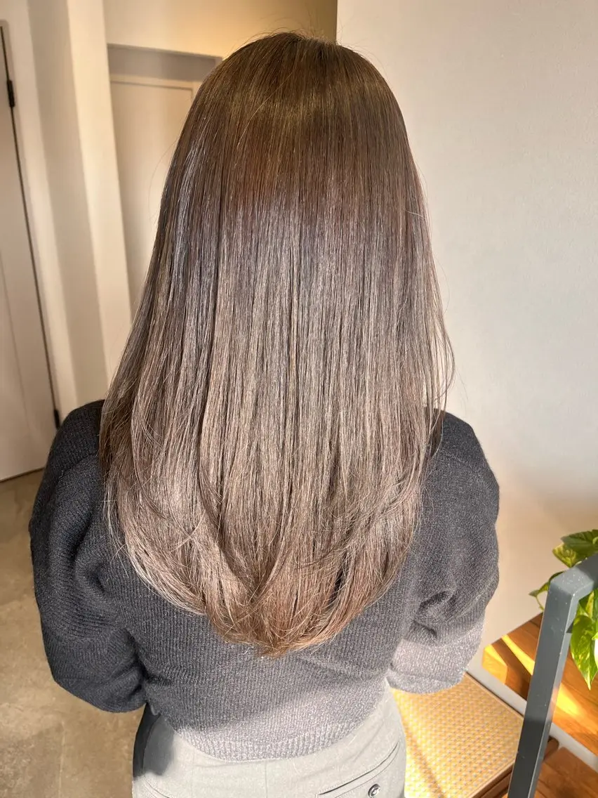 ロング カラー ベージュカラー オリーブベージュ カット ヘアカラー 堀越 エリのヘアスタイル