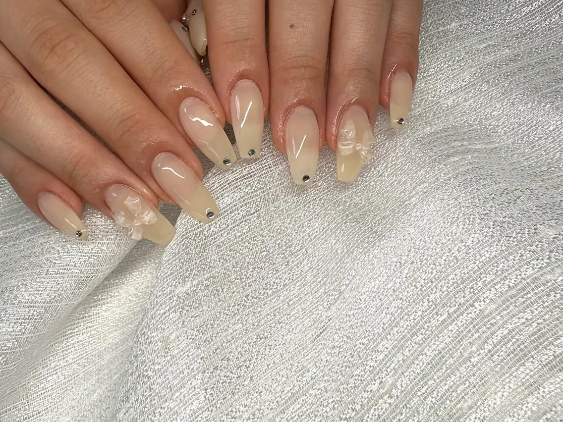 ネイル ハンドネイル Eclat［ｴｸﾗ］ Yuriのネイルデザイン