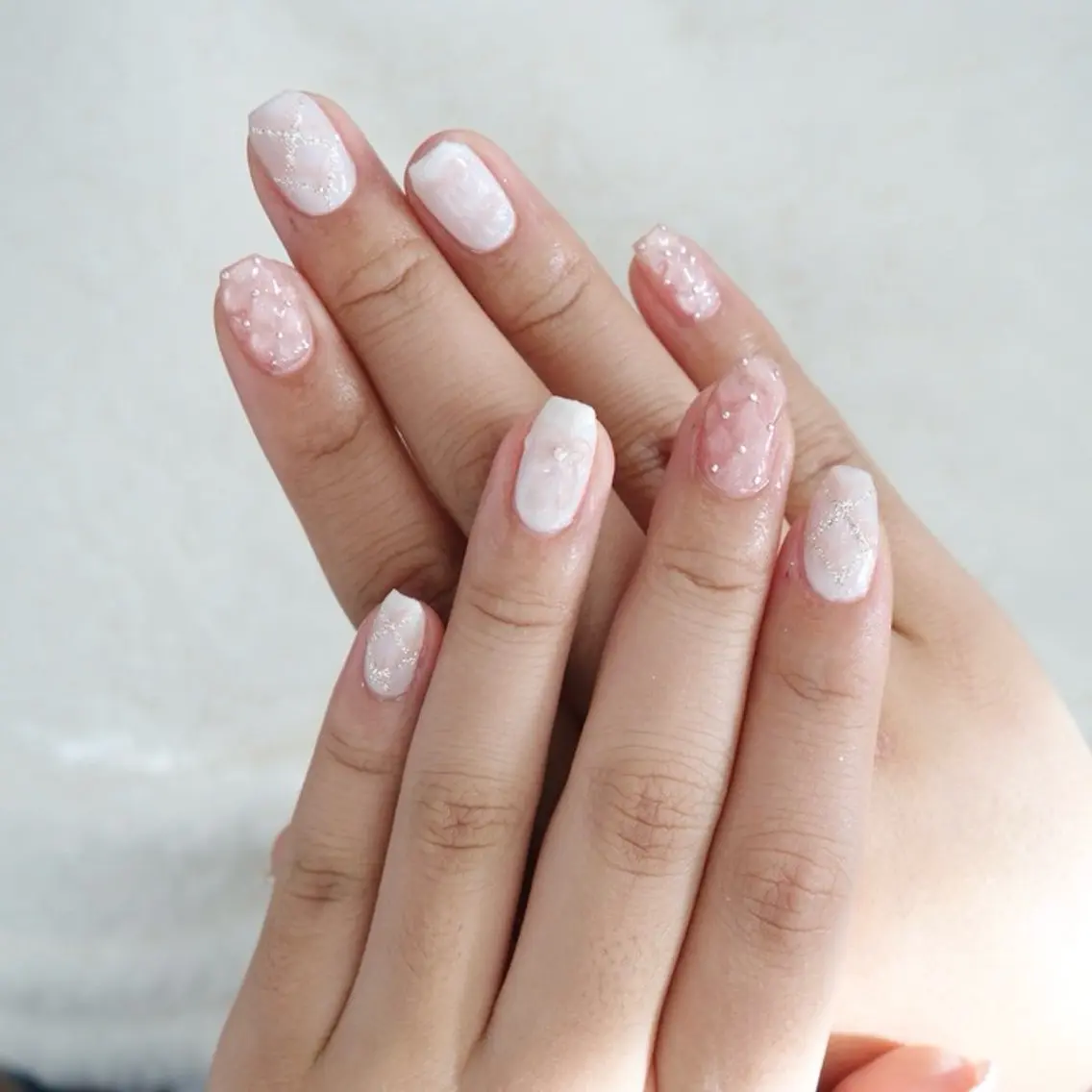 ネイル フレンチネイル ジェルネイル ガーリー キラキラネイル 韓国ネイル private salon zzz…のネイルデザイン