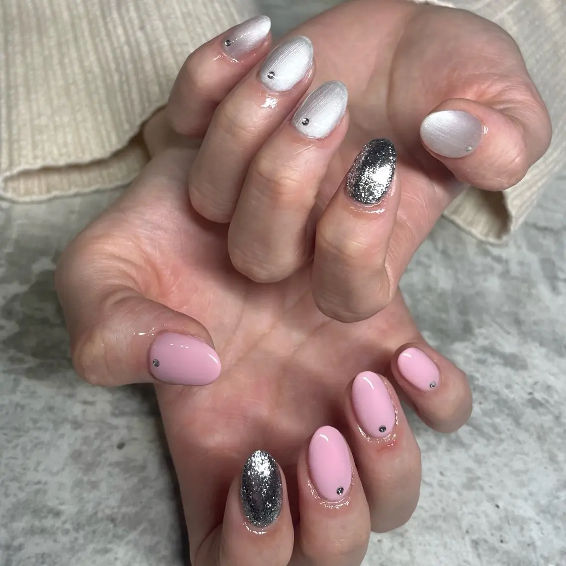 ネイル ホワイト ハンドネイル IROHA NAIL Kurumi🪽🫧のネイルデザイン
