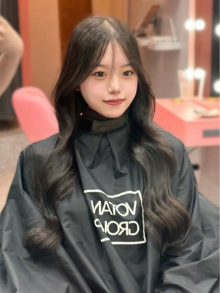 ロング カラー 透明感カラー ヘアカラー トリートメント 𝑴𝑶𝑲𝑨渋谷 トレンド韓国ヘア🩷のヘアスタイル