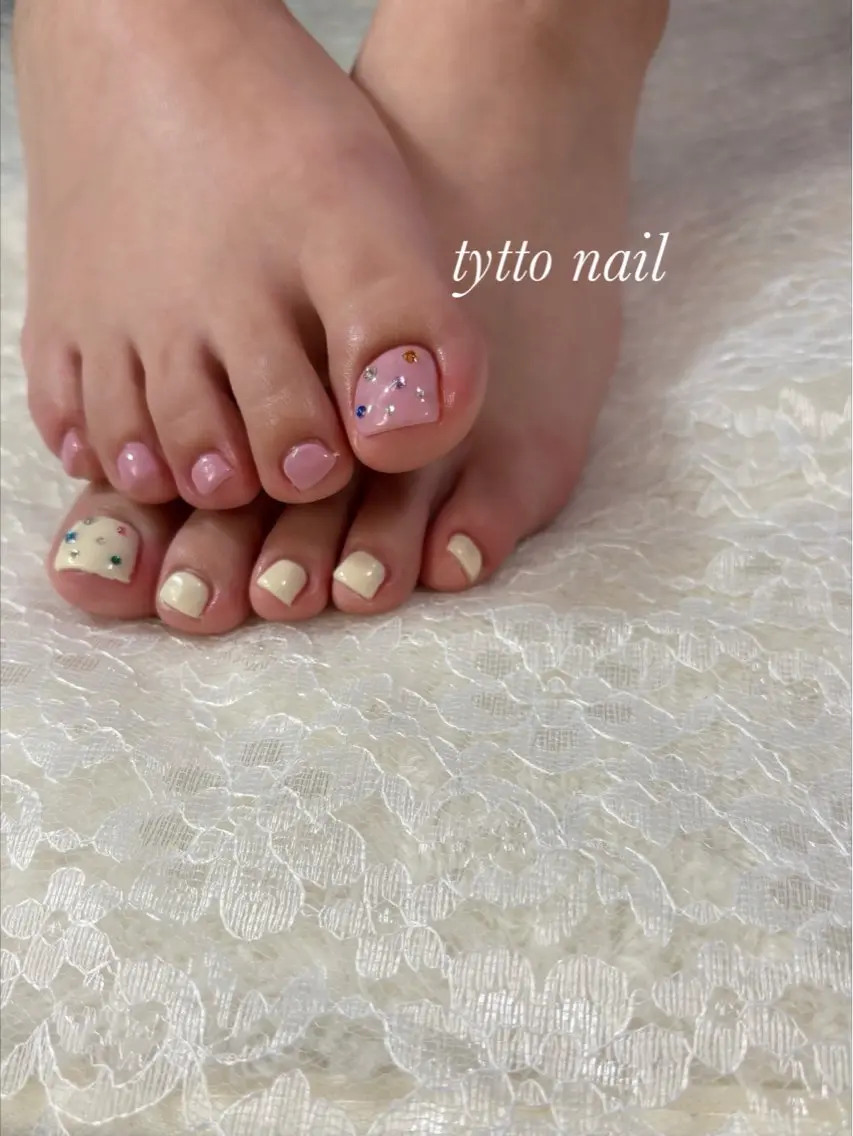 ネイル オフィスネイル ワンカラーネイル ピンク ストーンネイル 冬ネイル フットネイル tytto nail ❤︎eriのネイルデザイン
