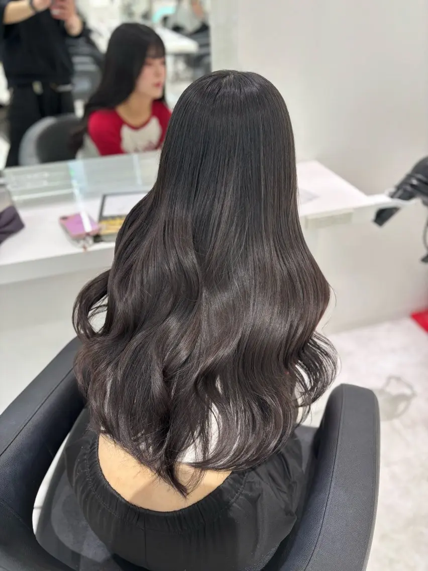 ロング カラー ヘアカラー トリートメント ヘッドスパ ヘアセット 流行りの透明感カラー ×縮毛矯正🤍ユウのヘアスタイル