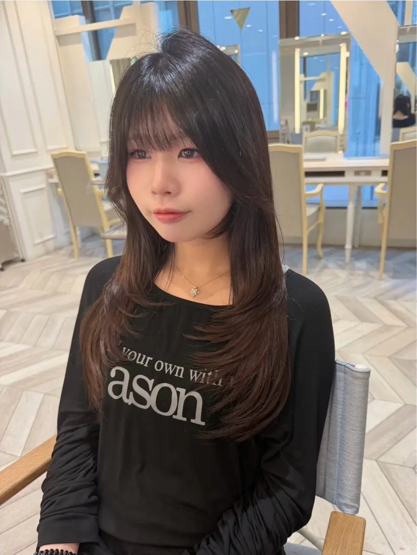 ロング ロングレイヤー レイヤーカット ロング 小顔カット カット トリートメント 小顔レイヤー/ ベージュ🤍Rieのヘアスタイル