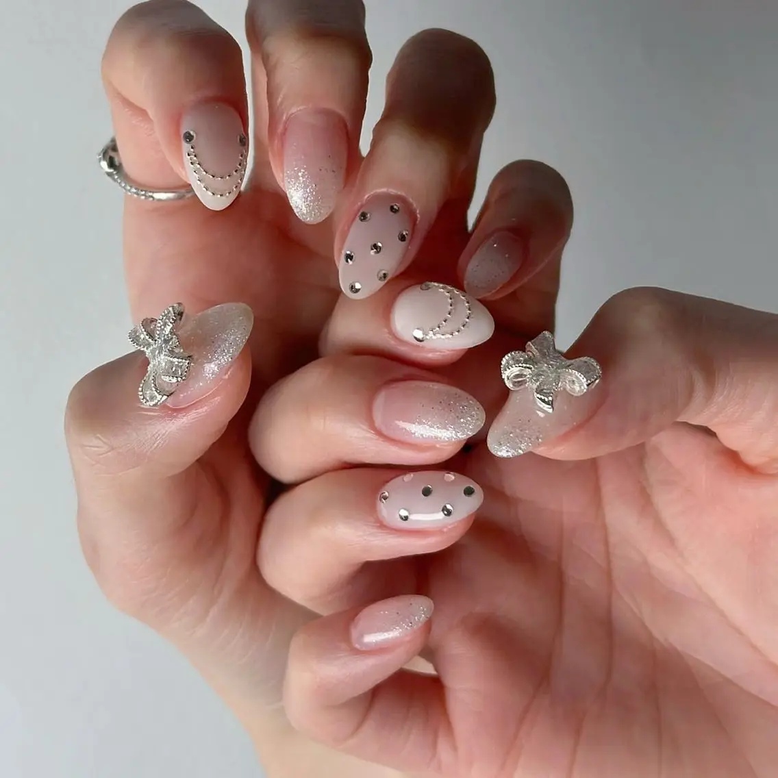 ネイル チークネイル ドット フットネイル フレンチネイル グラデーション ハンドネイル ハンドケア Nihonthy Nail 新宿のネイルデザイン