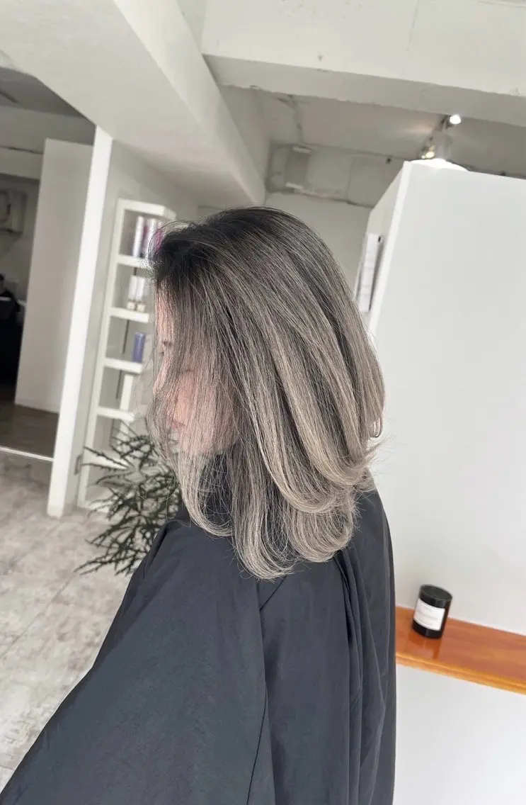 ミディアム カラー バレイヤージュ グレージュ レイヤーカット 指名数No.1 /NAOYAのヘアスタイル